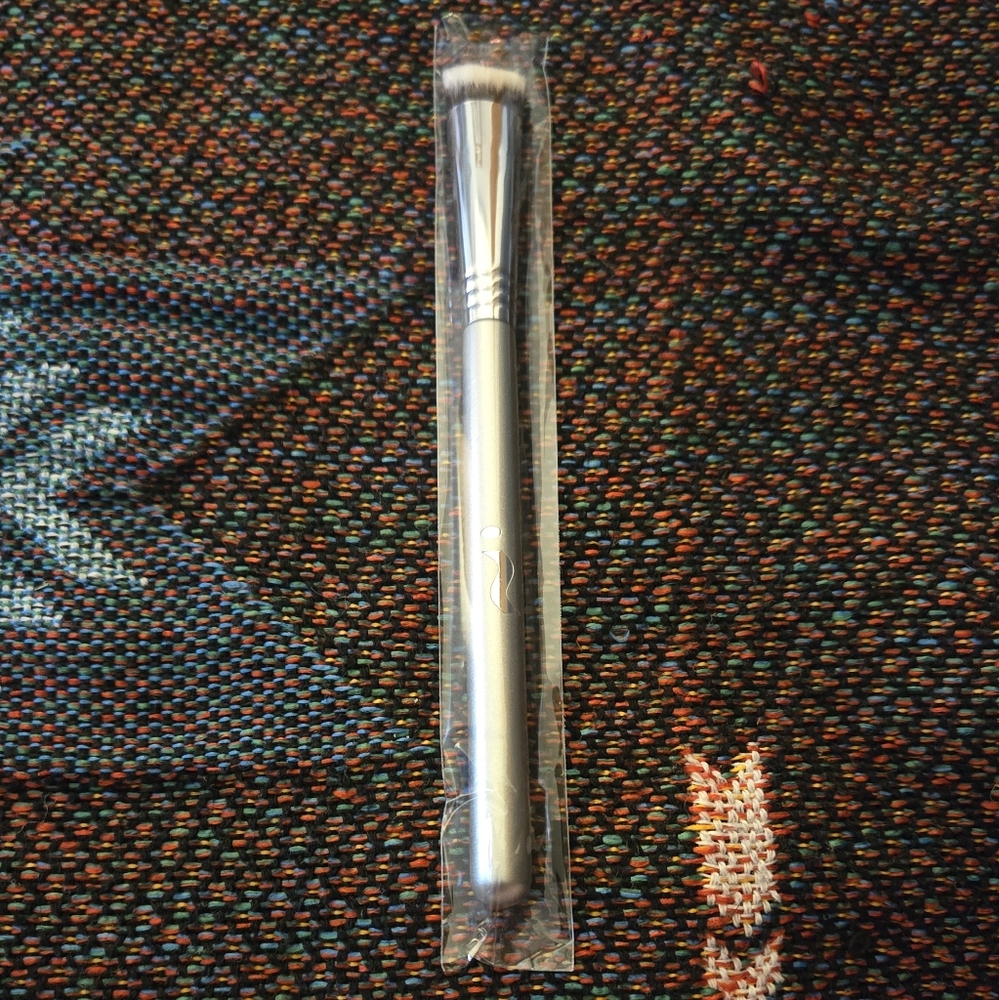 iT Cosmetics Airbrush Small Shadow Brush NIP